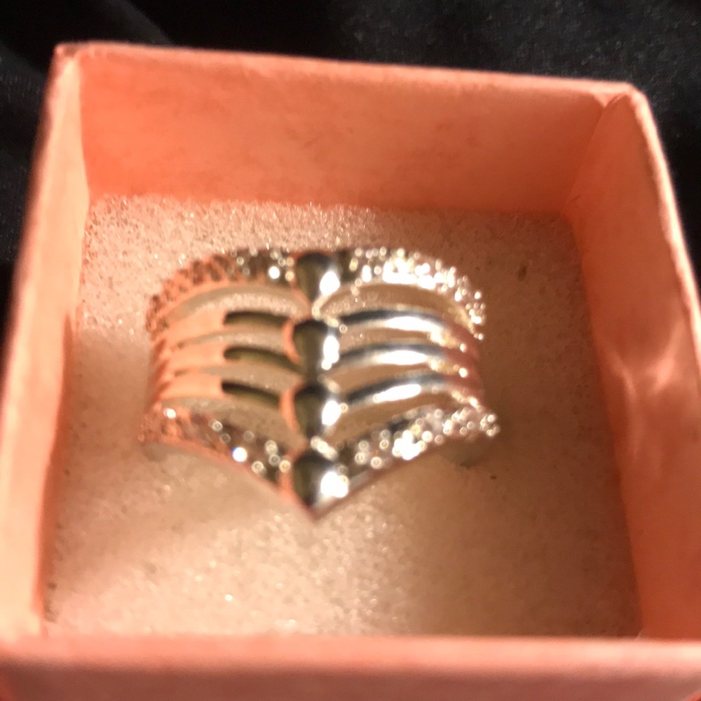 Women’s size 7 solid solid ring - Picture 1 of 4